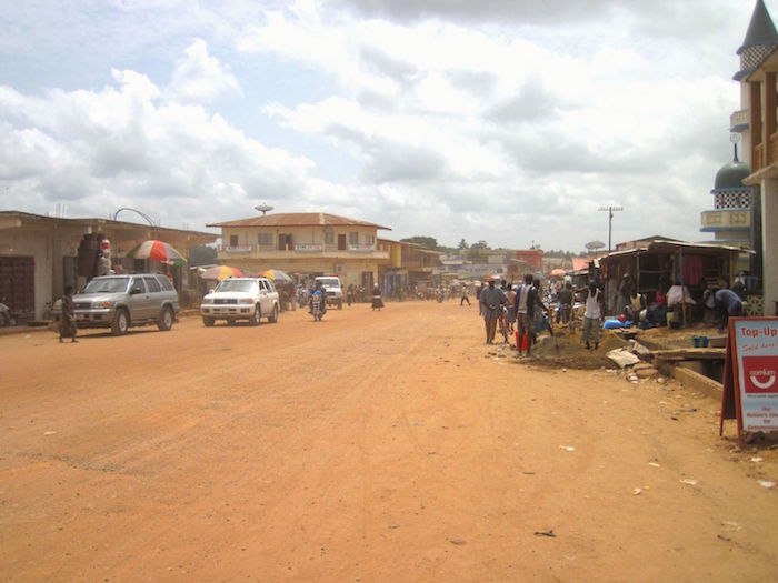 コノのメインストリート （Photography：Chie Murakami, 2012, Kono, Sierra Leone）